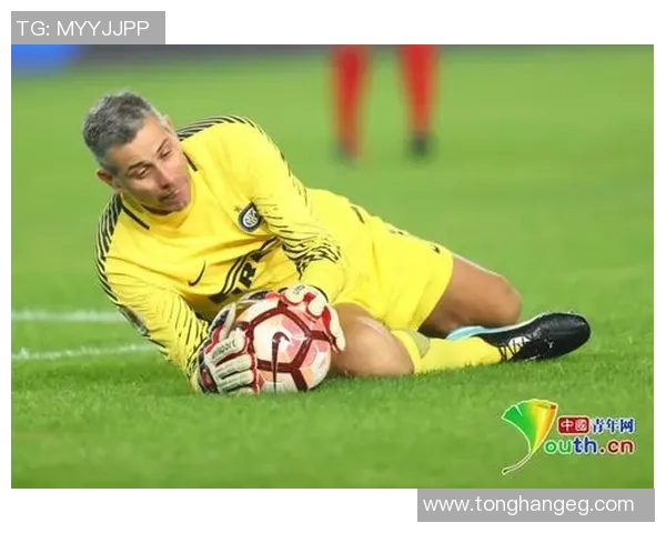 国外足球明星街头踢球引发热潮球迷纷纷围观共同感受足球魅力 国外足球明星街头踢球引发热潮球迷纷纷围观共同感受足球魅力